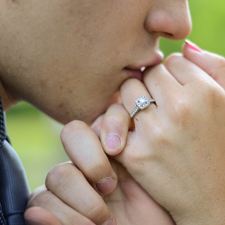 周りに、結婚を意識できる異性はいますか？